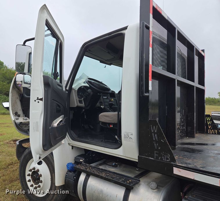 image for item EU3640 2016 International 4000 flatbed truck