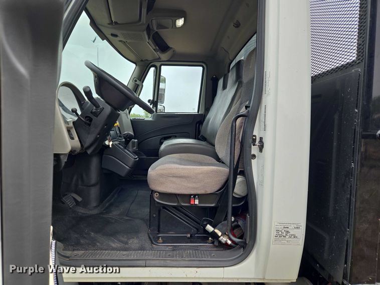 image for item EU3640 2016 International 4000 flatbed truck