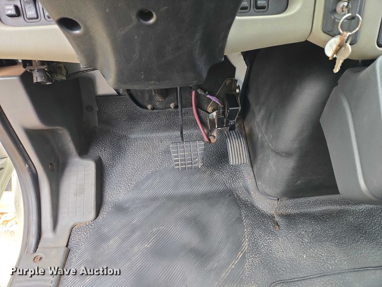 image for item EU3640 2016 International 4000 flatbed truck