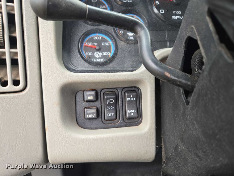 image for item EU3640 2016 International 4000 flatbed truck