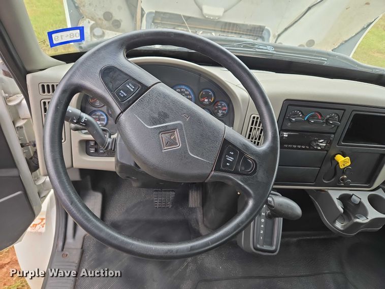 image for item EU3640 2016 International 4000 flatbed truck