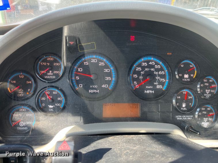 image for item EU3640 2016 International 4000 flatbed truck