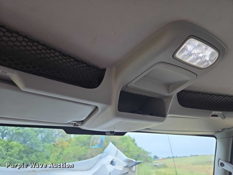 image for item EU3640 2016 International 4000 flatbed truck