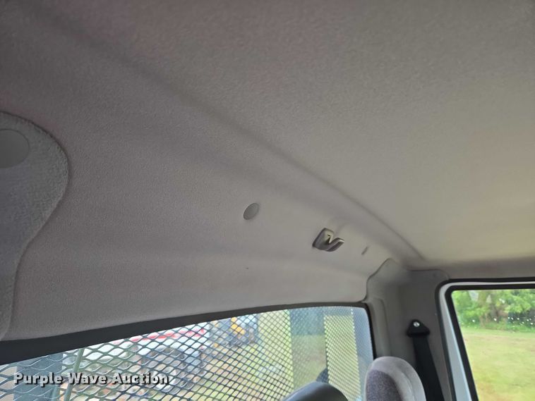 image for item EU3640 2016 International 4000 flatbed truck