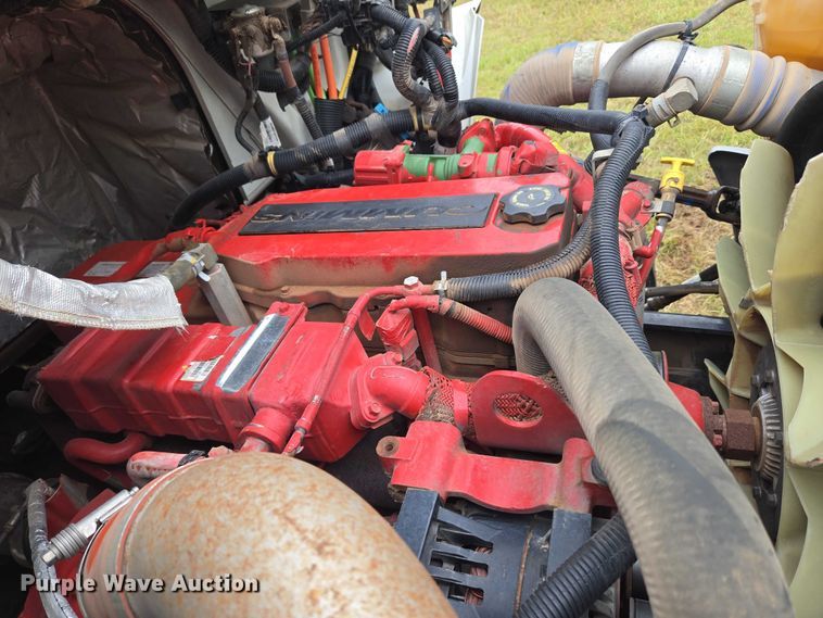 image for item EU3640 2016 International 4000 flatbed truck