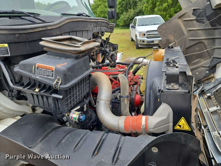 image for item EU3640 2016 International 4000 flatbed truck