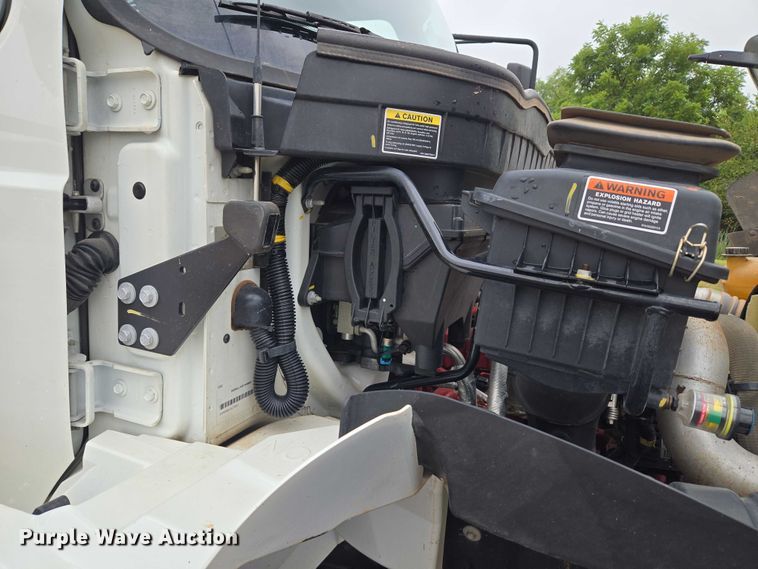 image for item EU3640 2016 International 4000 flatbed truck