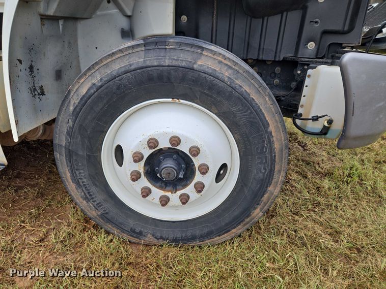 image for item EU3640 2016 International 4000 flatbed truck