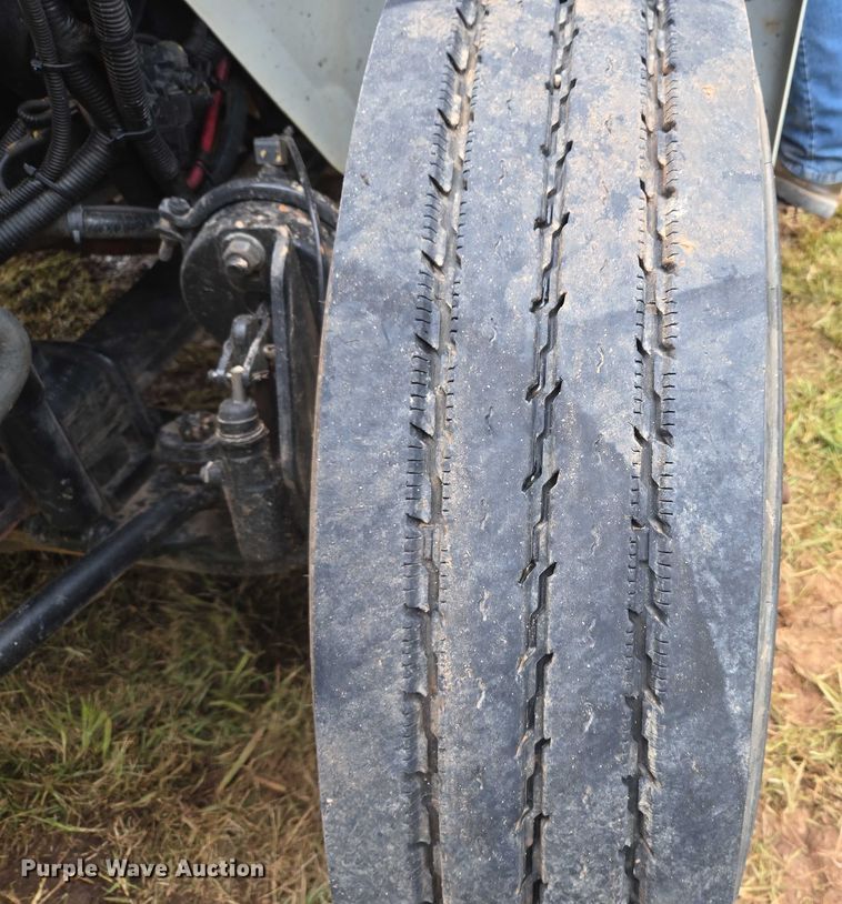 image for item EU3640 2016 International 4000 flatbed truck