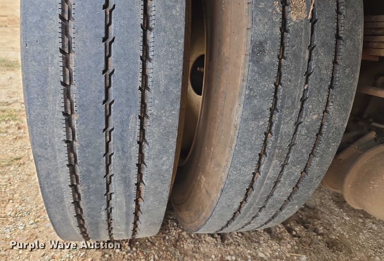 image for item EU3640 2016 International 4000 flatbed truck