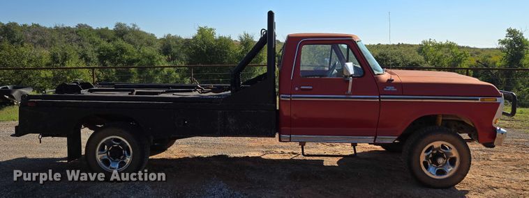 image for item EU3798 1979 Ford F250 flatbed pickup truck