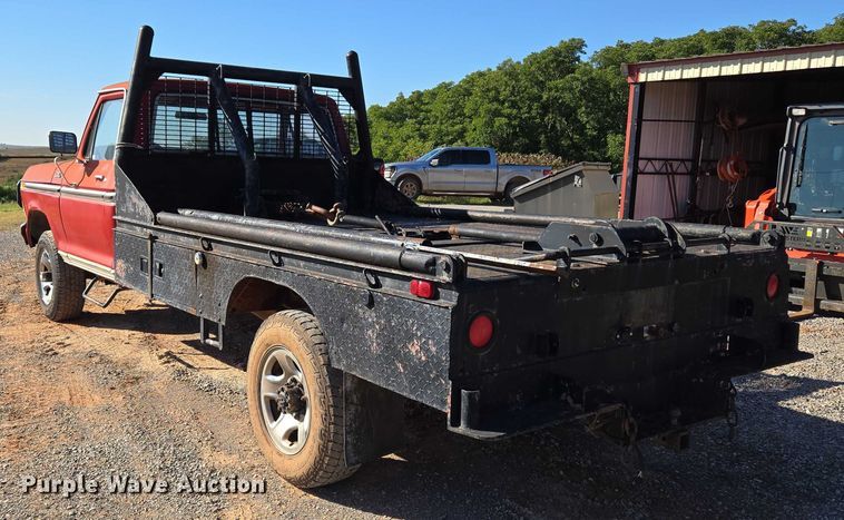 image for item EU3798 1979 Ford F250 flatbed pickup truck