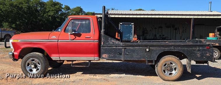 image for item EU3798 1979 Ford F250 flatbed pickup truck