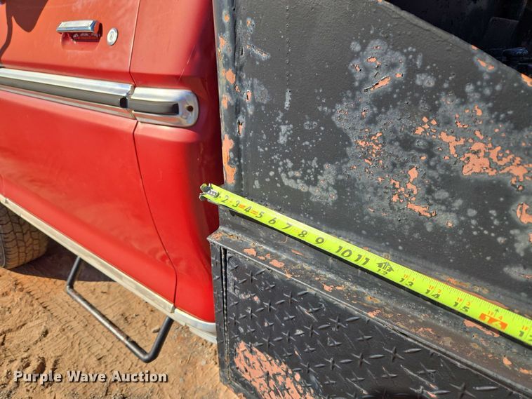 image for item EU3798 1979 Ford F250 flatbed pickup truck