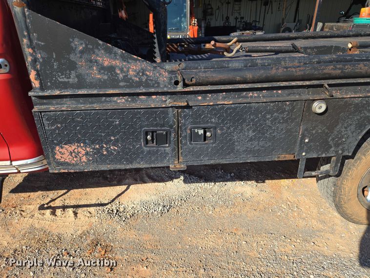 image for item EU3798 1979 Ford F250 flatbed pickup truck