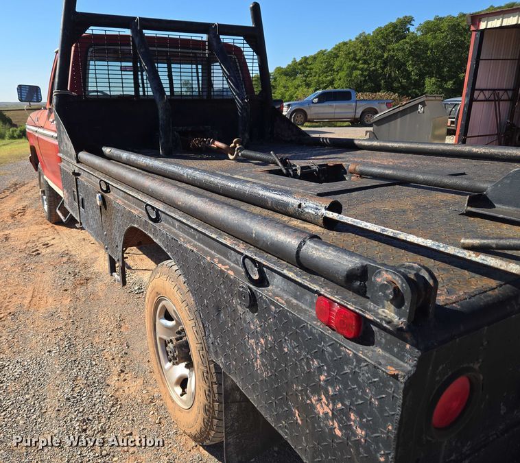image for item EU3798 1979 Ford F250 flatbed pickup truck