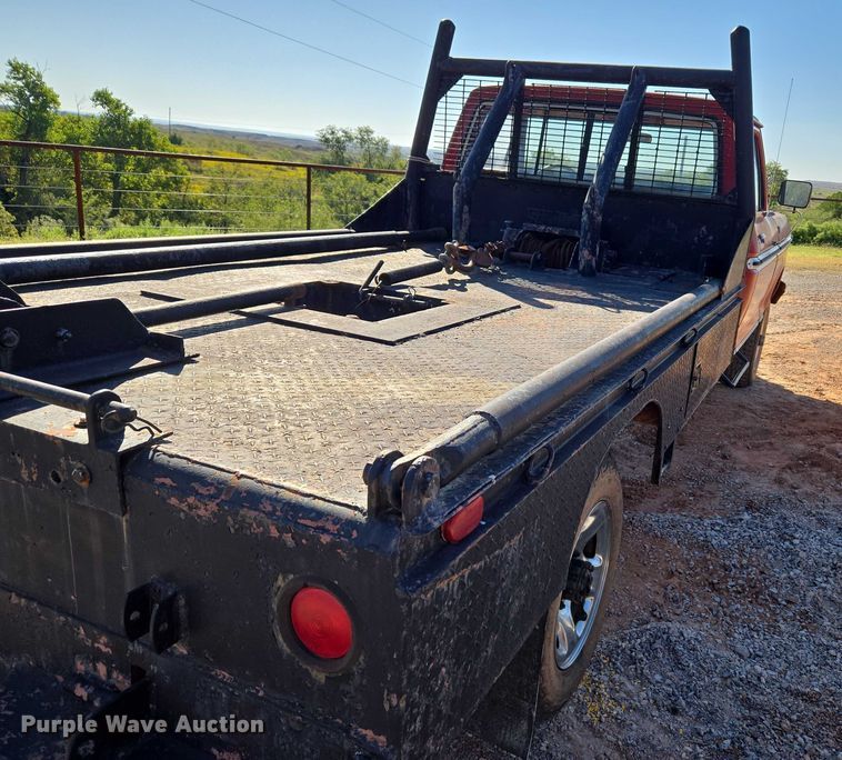 image for item EU3798 1979 Ford F250 flatbed pickup truck