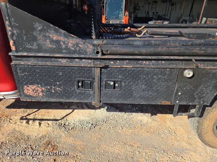 image for item EU3798 1979 Ford F250 flatbed pickup truck