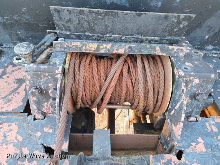 image for item EU3798 1979 Ford F250 flatbed pickup truck