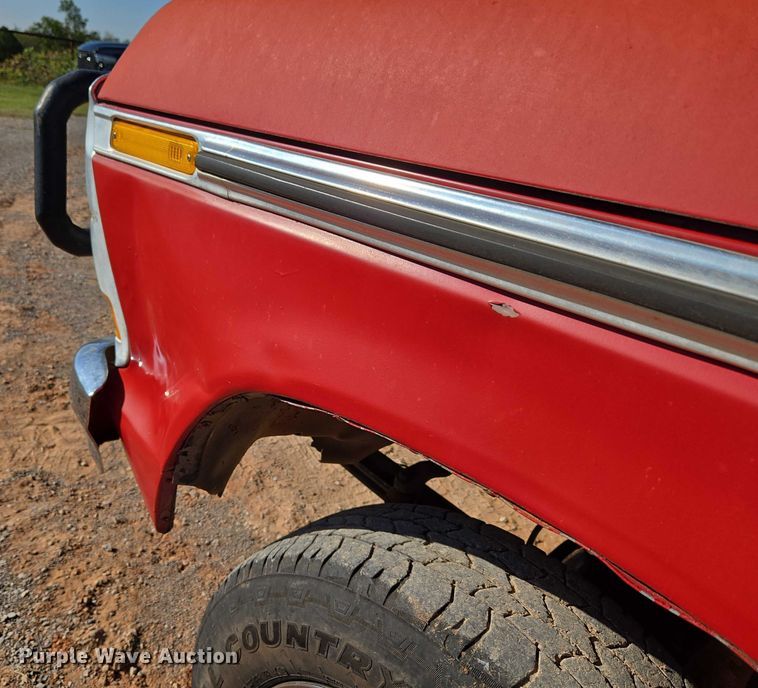 image for item EU3798 1979 Ford F250 flatbed pickup truck