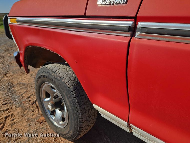 image for item EU3798 1979 Ford F250 flatbed pickup truck