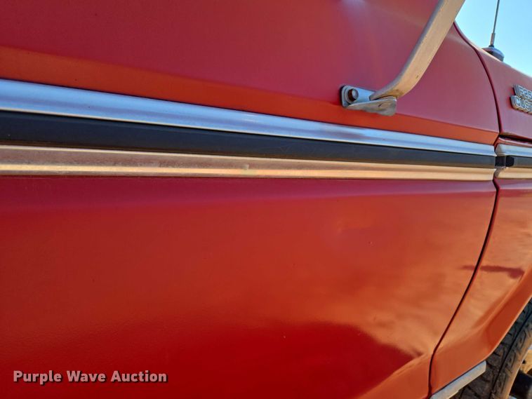 image for item EU3798 1979 Ford F250 flatbed pickup truck