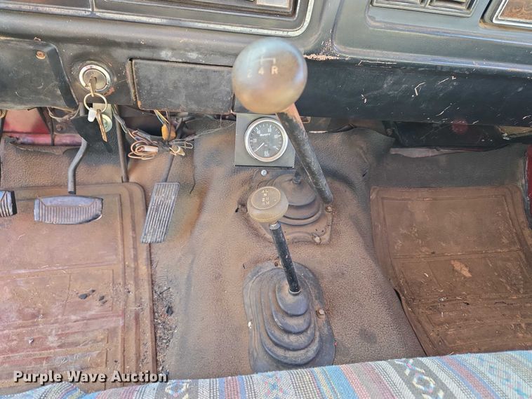 image for item EU3798 1979 Ford F250 flatbed pickup truck