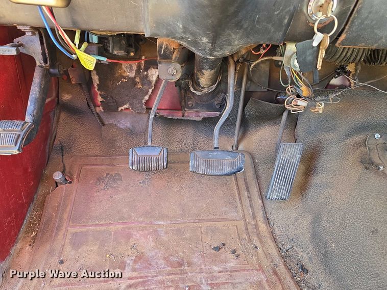 image for item EU3798 1979 Ford F250 flatbed pickup truck