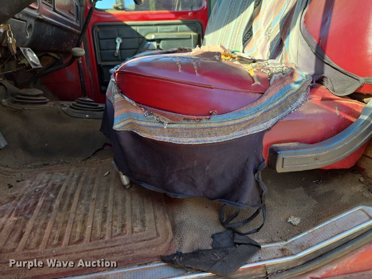 image for item EU3798 1979 Ford F250 flatbed pickup truck