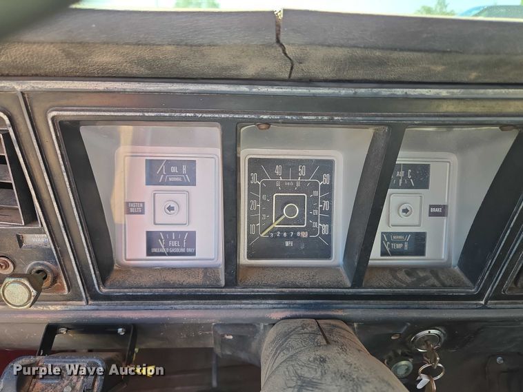 image for item EU3798 1979 Ford F250 flatbed pickup truck