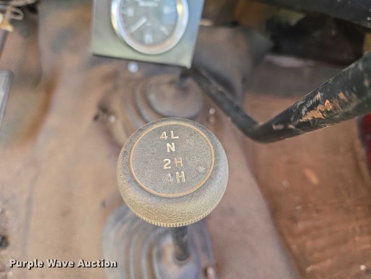 image for item EU3798 1979 Ford F250 flatbed pickup truck