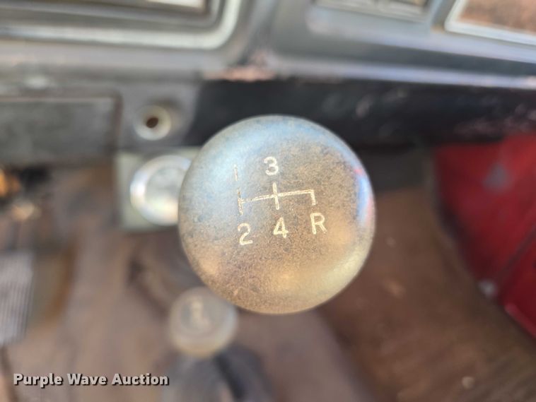 image for item EU3798 1979 Ford F250 flatbed pickup truck