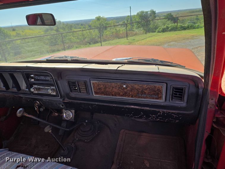 image for item EU3798 1979 Ford F250 flatbed pickup truck