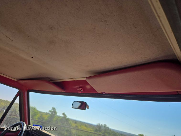 image for item EU3798 1979 Ford F250 flatbed pickup truck