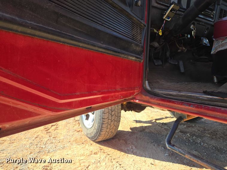 image for item EU3798 1979 Ford F250 flatbed pickup truck