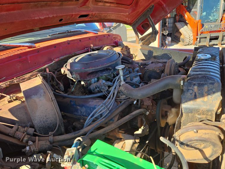 image for item EU3798 1979 Ford F250 flatbed pickup truck