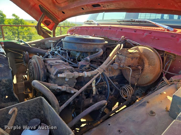 image for item EU3798 1979 Ford F250 flatbed pickup truck