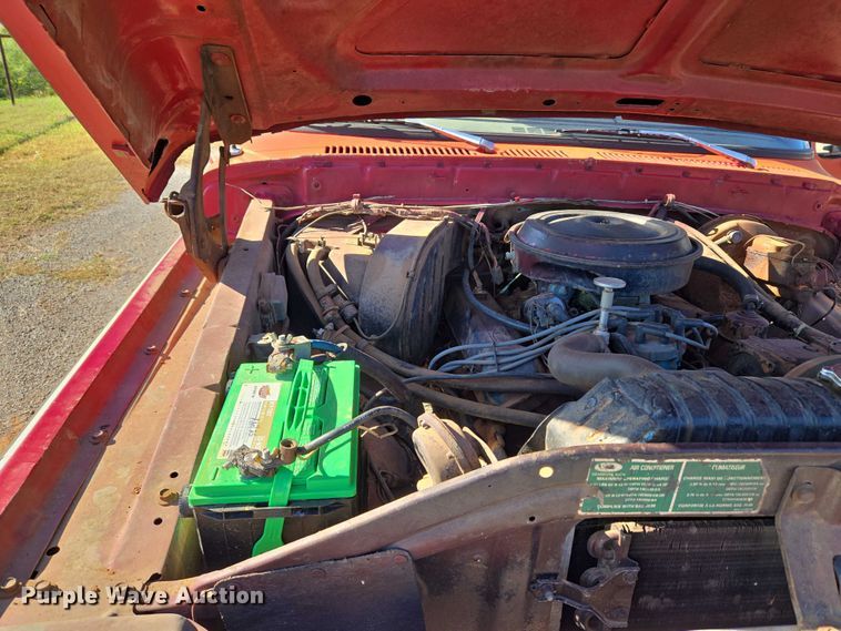 image for item EU3798 1979 Ford F250 flatbed pickup truck