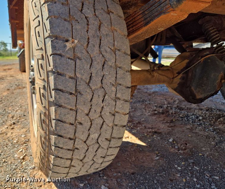 image for item EU3798 1979 Ford F250 flatbed pickup truck