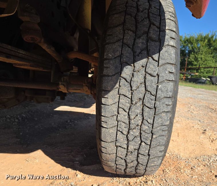 image for item EU3798 1979 Ford F250 flatbed pickup truck