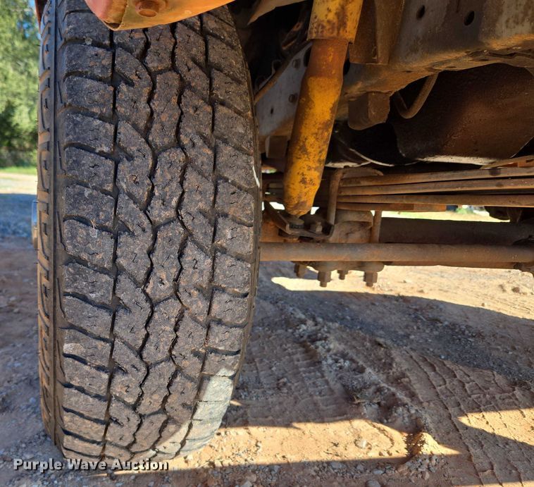 image for item EU3798 1979 Ford F250 flatbed pickup truck