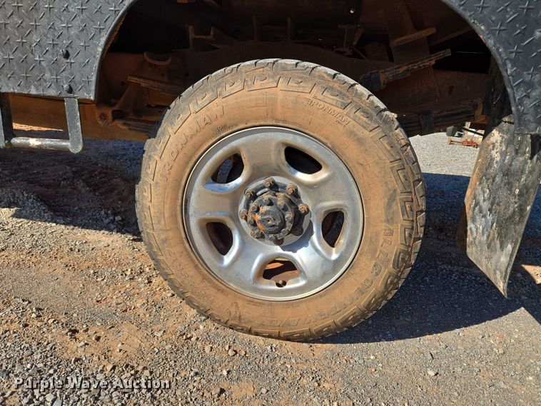 image for item EU3798 1979 Ford F250 flatbed pickup truck