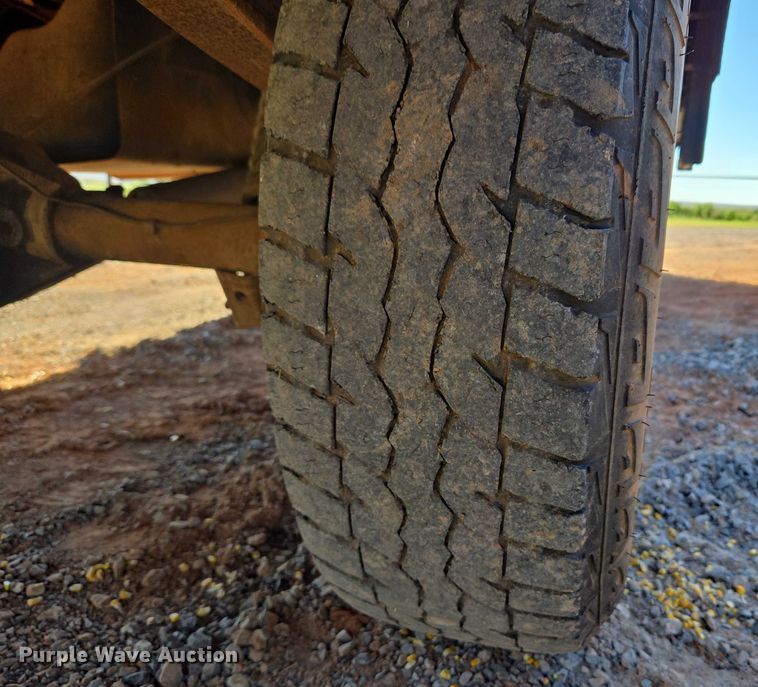 image for item EU3798 1979 Ford F250 flatbed pickup truck