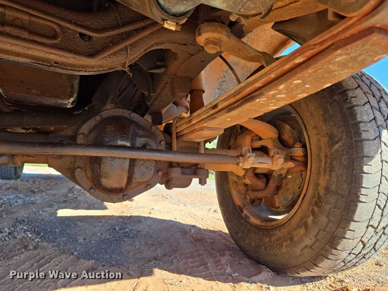 image for item EU3798 1979 Ford F250 flatbed pickup truck