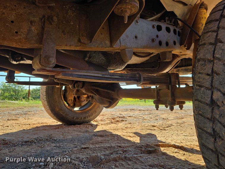 image for item EU3798 1979 Ford F250 flatbed pickup truck