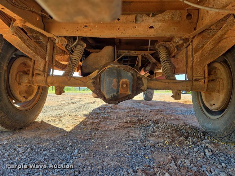 image for item EU3798 1979 Ford F250 flatbed pickup truck