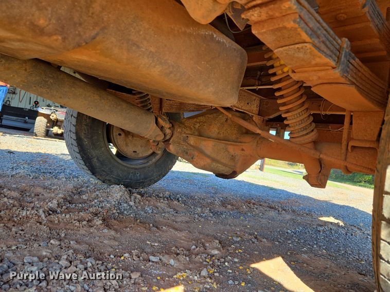 image for item EU3798 1979 Ford F250 flatbed pickup truck