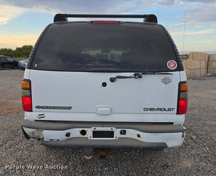 image for item EU3864 2005 Chevrolet Suburban SUV