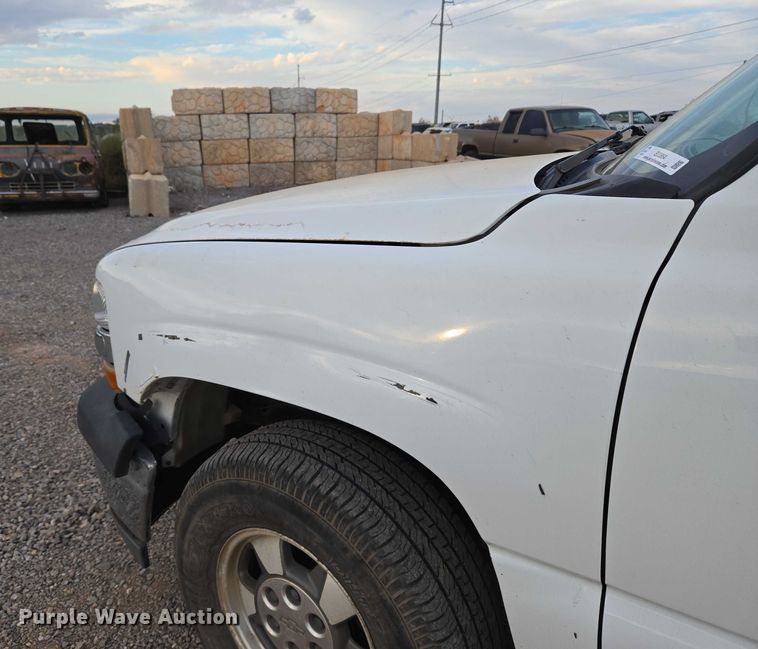 image for item EU3864 2005 Chevrolet Suburban SUV