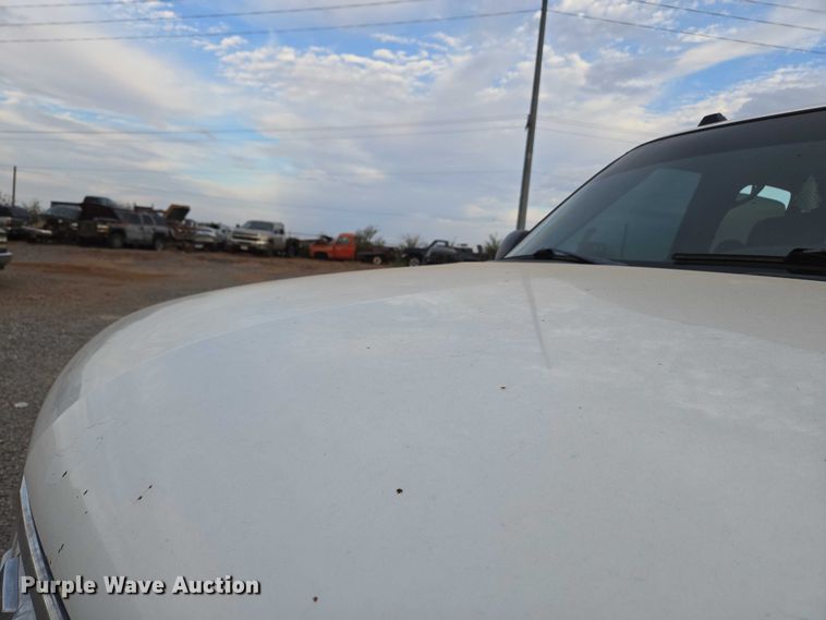 image for item EU3864 2005 Chevrolet Suburban SUV